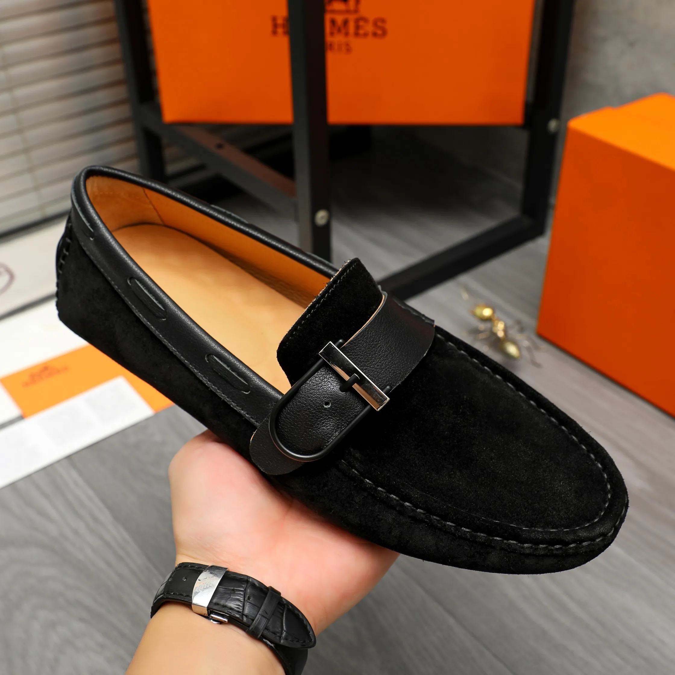P380 Product trademark: HERMES "Hermes" casual slip-on men's shoes Regular size: 38-44 Product material: Selected frosted cowhide upper, pigskin lining, rubber outsole